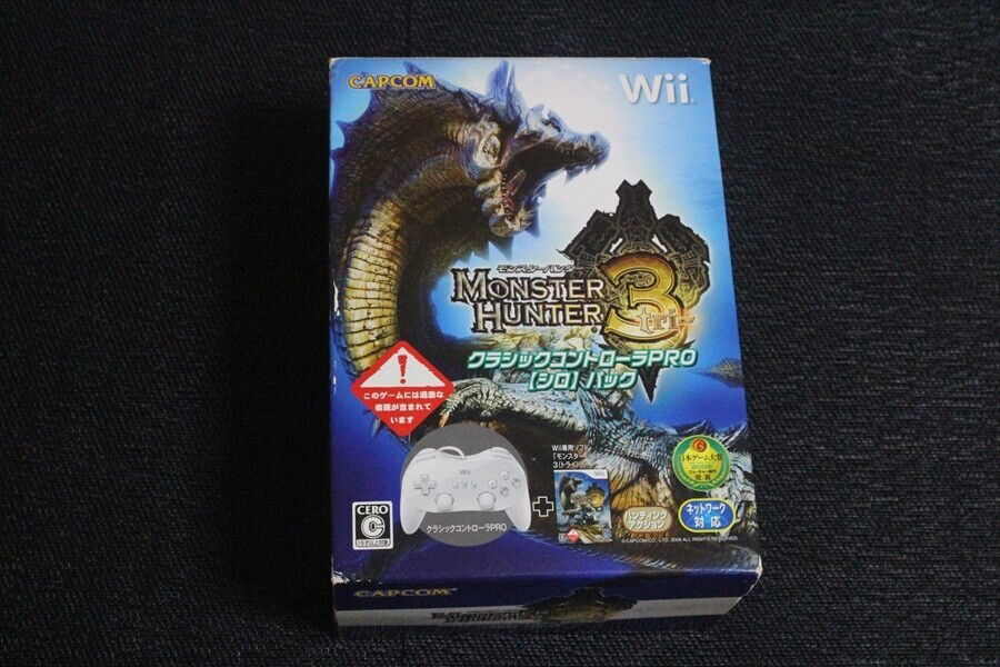 Monster Hunter 3 Tri White Classic Controller Pro Pack