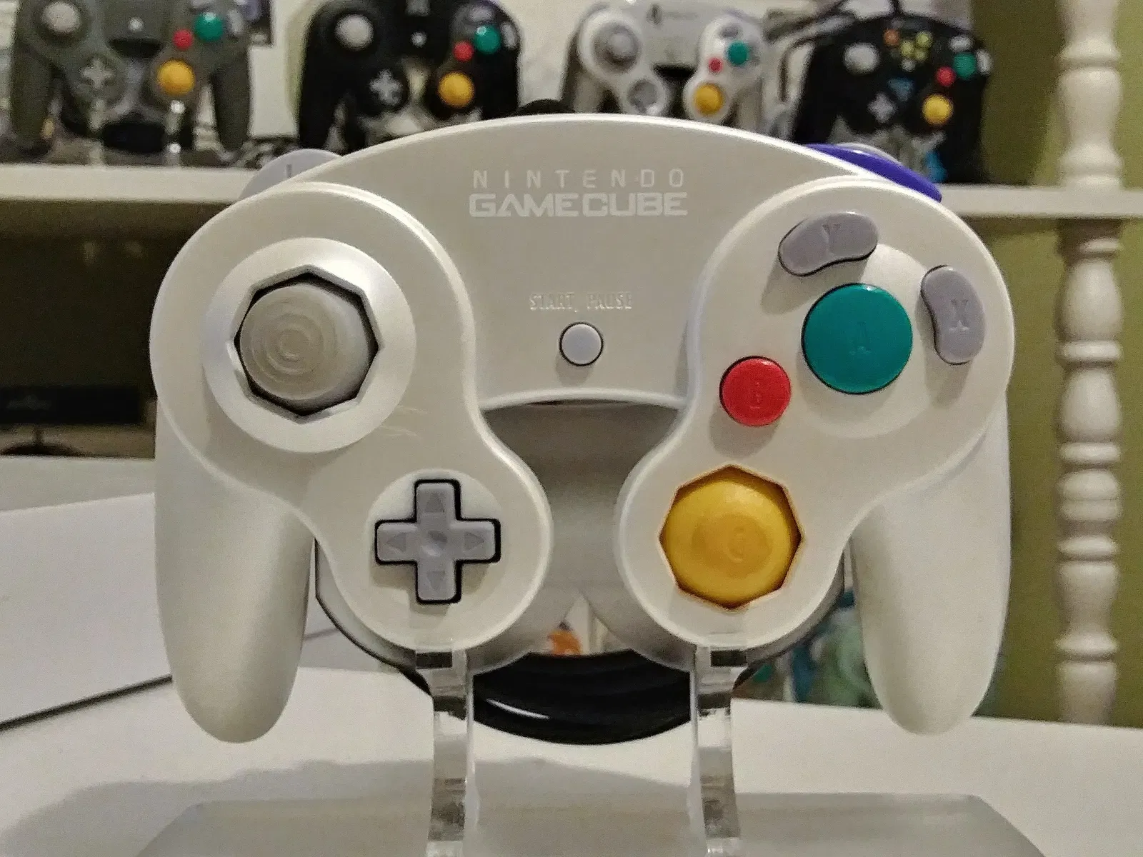 Final Fantasy Crystal White Controller